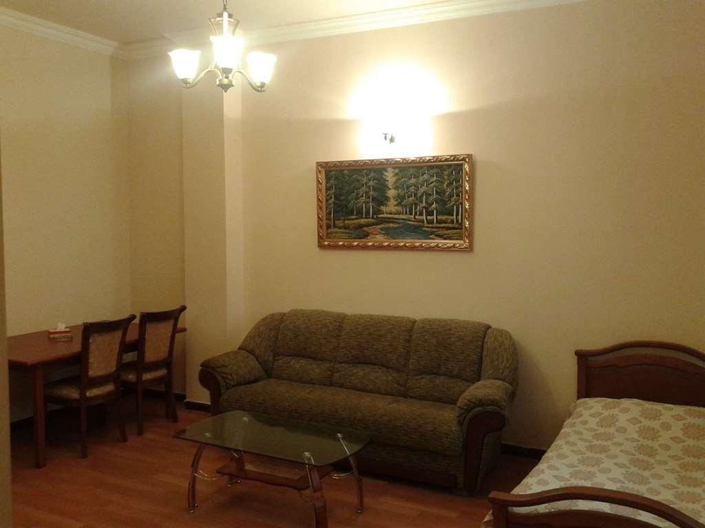 فندق يريفانفي  فندق كابيتال الغرفة الصورة